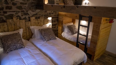 Premium bedding, down comforters, minibar, individually decorated