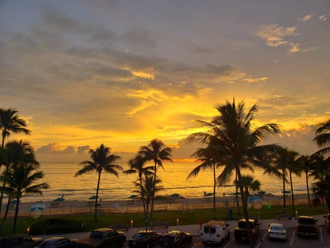 AMAZING SUNRISE VIEWS FROM YOUR PRIVATE BALCONY