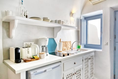 Studio (Alitana) | Private kitchen | Fridge, stovetop, espresso maker, coffee/tea maker