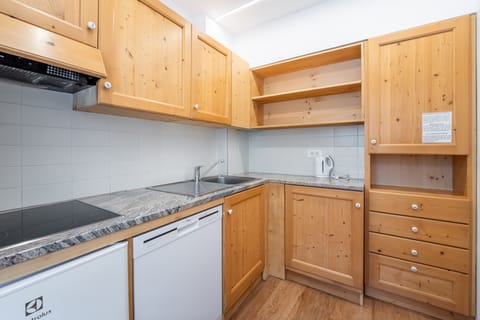One-bedroom apartment | Private kitchen | Shared fridge