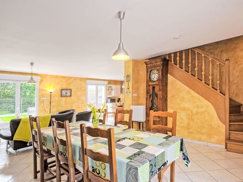 Table, Furniture, Building, Chair, Wood, Window, Lighting, House, Interior Design, Plant