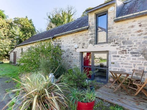 Plant, Property, Window, Sky, Building, Tree, Land Lot, Chair, Grass, Flowerpot