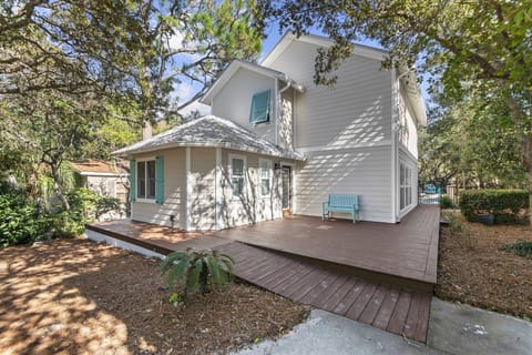 Latitude Adjustment - Steps to the Beach!