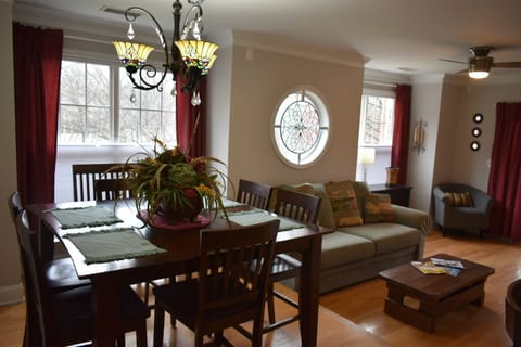 Dining area Seating for 6 or more