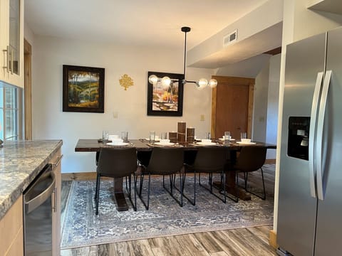 A custom-made table allows you make the most of family time. 