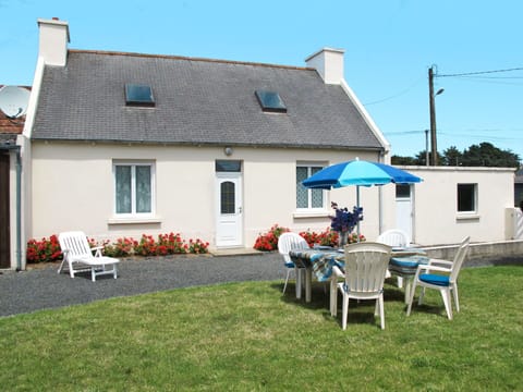 Sky, Furniture, Plant, Building, Property, Window, Table, Chair, House, Land Lot