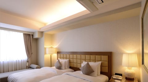 Twin Room | In-room safe, individually decorated, individually furnished, desk
