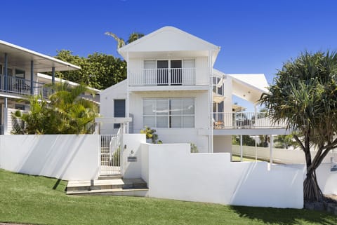 The White House, Coolum Beach