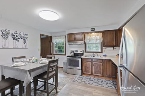 Eat-in Kitchen with all your cooking and eating utensils provided