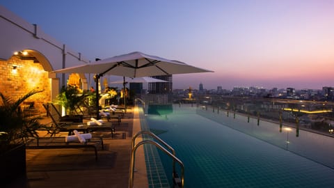 Outdoor pool, sun loungers