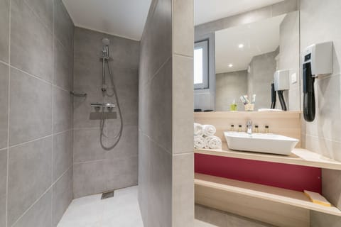 Rainfall showerhead, hair dryer, towels, soap