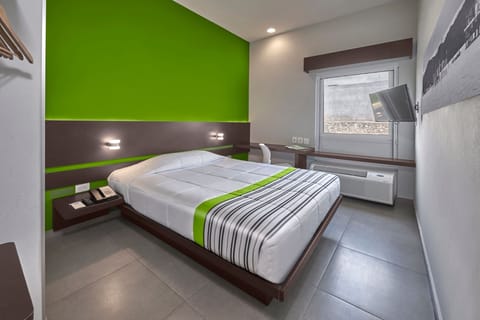 Room, 1 Double Bed | Down comforters, in-room safe, desk, blackout drapes