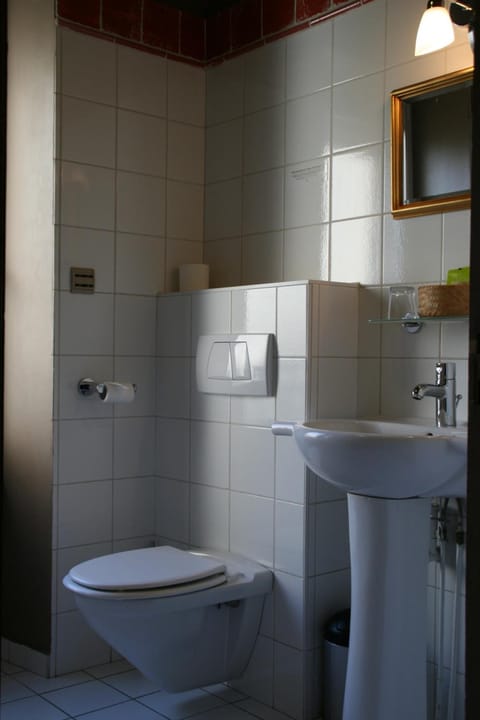 Free toiletries, towels