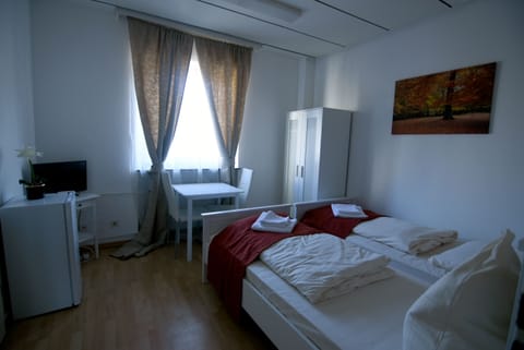 Townhome | 4 bedrooms, desk, free WiFi
