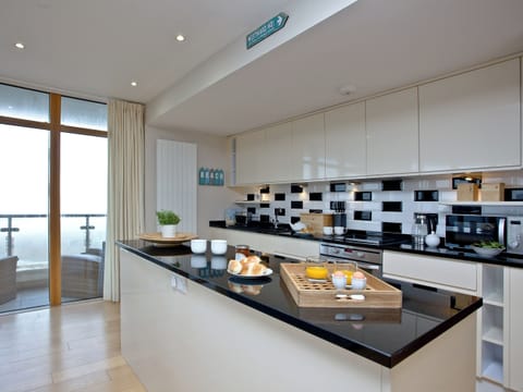 Well equipped kitchen | Pebbles, Westward Ho!