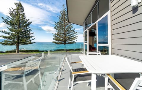 Deluxe Apartment, 2 Bedrooms, Ocean View | Terrace/patio
