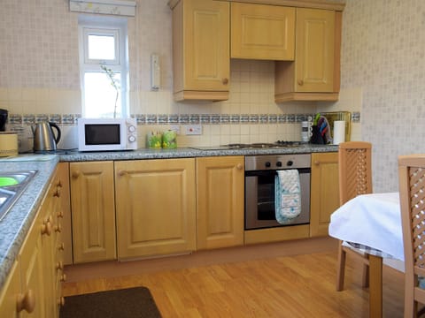 Well-equipped kitchen and dining area | Kinverley, Walton, near Kington