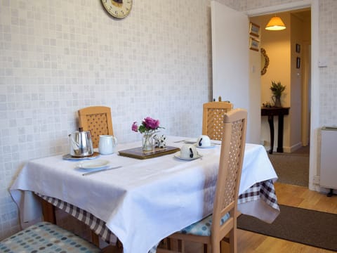 Well-equipped kitchen and dining area | Kinverley, Walton, near Kington