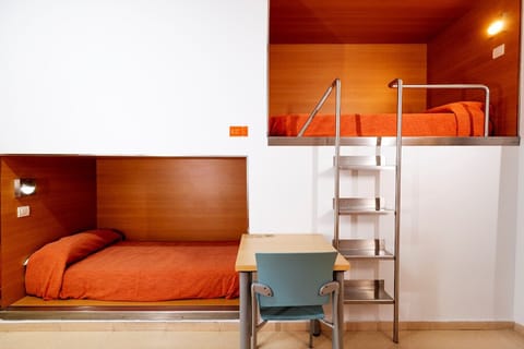 Cribs/infant beds, rollaway beds, bed sheets