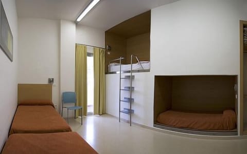 Cribs/infant beds, rollaway beds, bed sheets