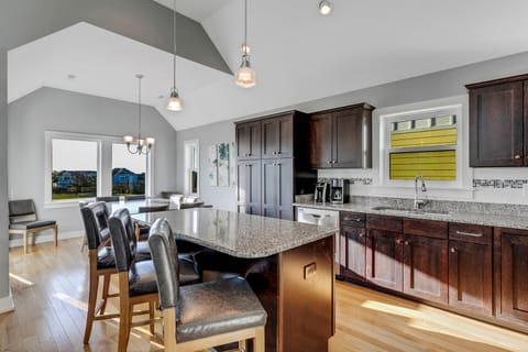 Kitchen Island - Top Level
