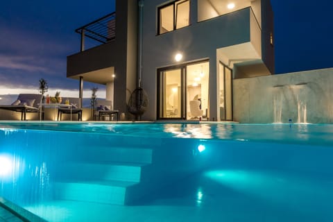 Seasonal outdoor pool, pool umbrellas, sun loungers