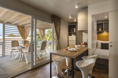 Standard Mobile Home | Dining room