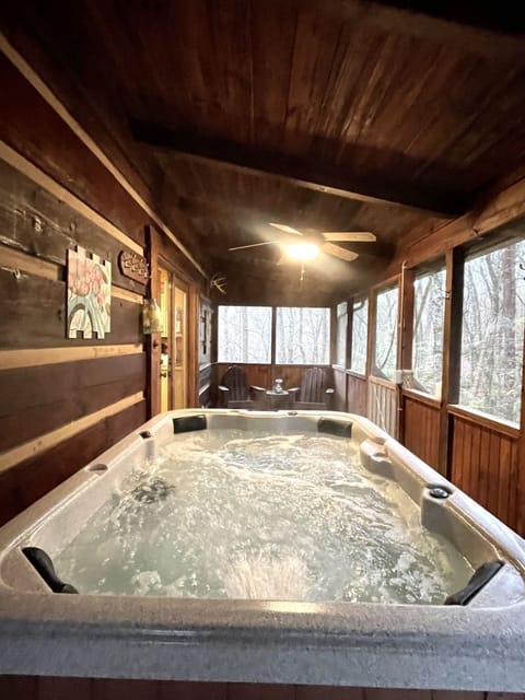 Cabin, 2 Bedrooms | Property grounds