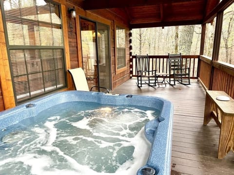 Studio | Outdoor spa tub
