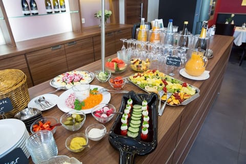 Free daily buffet breakfast