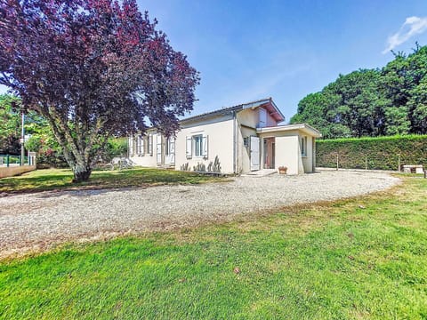 House, Residential Area, Home, Shrub, Cottage, Roof, Estate, Garden, Lawn, Driveway