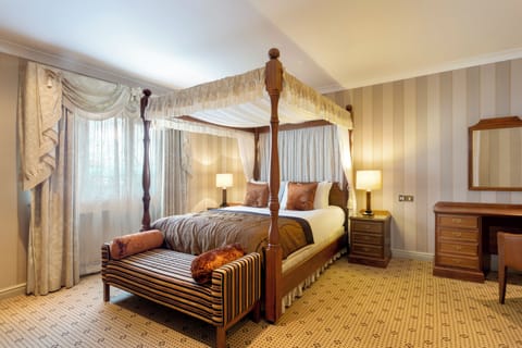 Junior King Suite | In-room safe, desk, laptop workspace, free WiFi