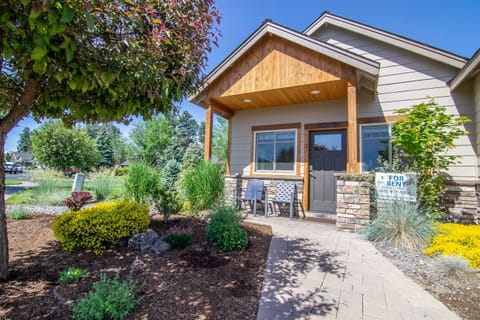 Sisters Executive suite unit 3 ( south unit)