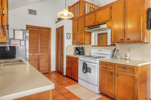 Stove with cooking range