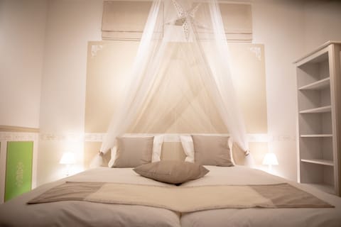 Grand Apartment | 3 bedrooms, premium bedding, memory foam beds, desk