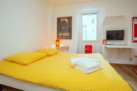 Double Room (Forum) | Select Comfort beds, blackout drapes, iron/ironing board