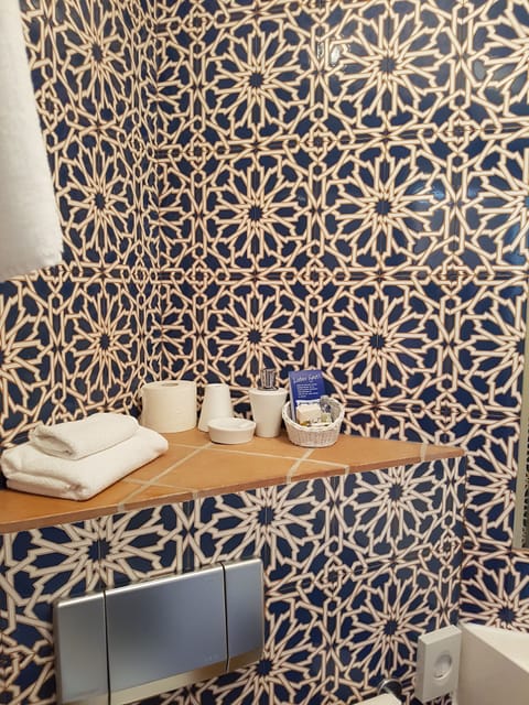 Single Room | Bathroom amenities | Hair dryer, towels