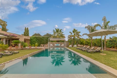 Beautiful villa with swimming pool