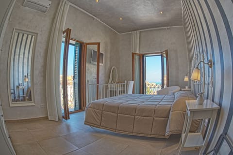 Luxury Room, Sea View | Premium bedding, minibar, in-room safe, soundproofing