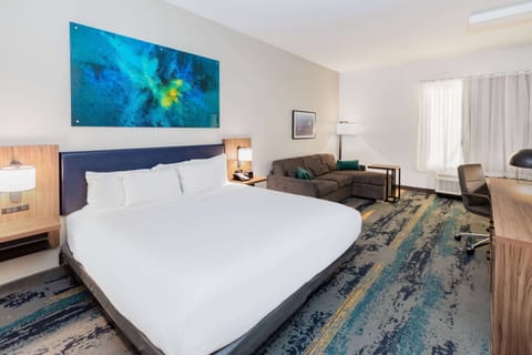 Room, 1 King Bed, Accessible, Non Smoking (Mobility,Hearing,Tub w/Grab Bars) | Pillowtop beds, desk, laptop workspace, blackout drapes