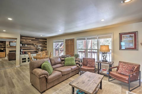 Grand Lake Vacation Rental | 1BR | 2BA | 806 Sq Ft | Stairs Required