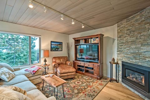 Stateline Vacation Rental | 3BR | 2.5BA | 1,710 Sq Ft | Stairs Required