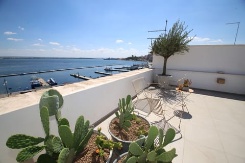 Deluxe Suite, Sea View | Terrace/patio