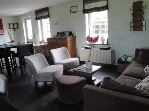 50-cm flat-screen TV with digital channels, TV, DVD player