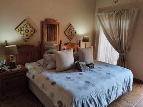 Standard Twin Room | Premium bedding, down comforters, desk, laptop workspace