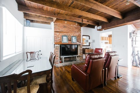 Welcome to George Jones cottage!