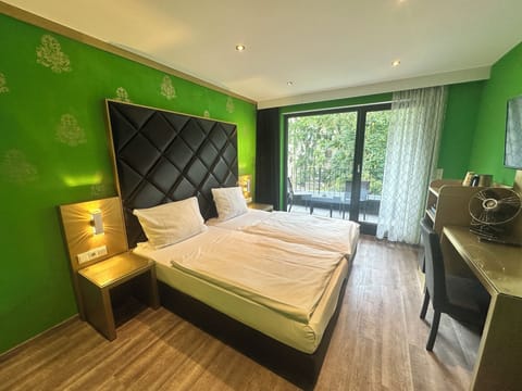 Deluxe Double Room, Balcony | Individually decorated, individually furnished, desk, laptop workspace