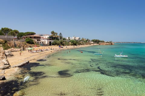 Beach nearby, white sand, beach shuttle, beach bar