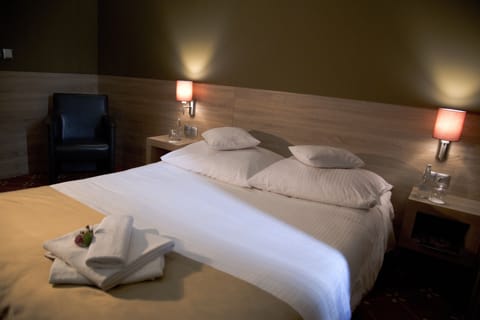 Premium Double Room | Blackout drapes, iron/ironing board, free WiFi