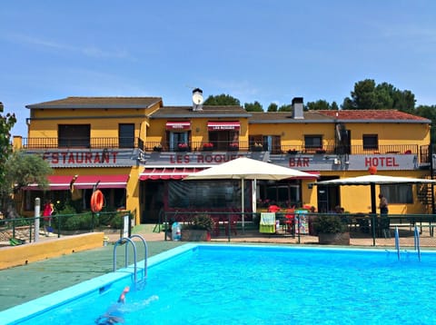 Outdoor pool, open 11:00 AM to 7:30 PM, lifeguards on site
